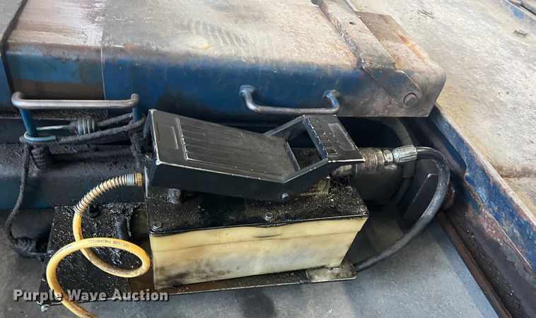 image for item JH9228 Rotary  two post automotive lift