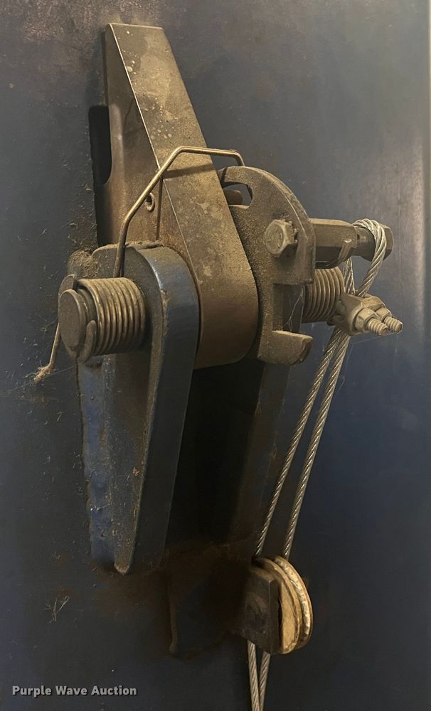 image for item JH9228 Rotary  two post automotive lift