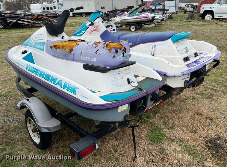 image for item JH9237 (2) Personal watercraft