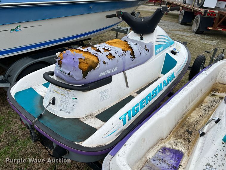 image for item JH9237 (2) Personal watercraft