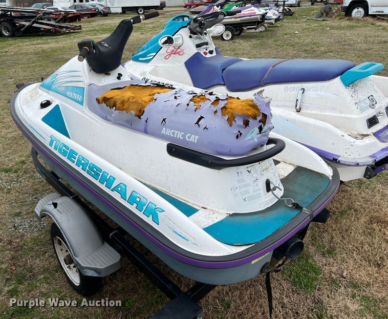 image for item JH9237 (2) Personal watercraft