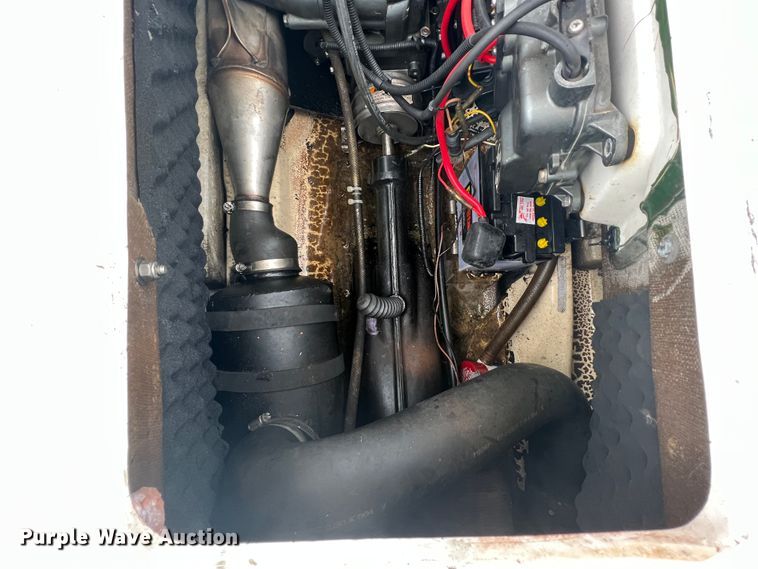 image for item JH9237 (2) Personal watercraft