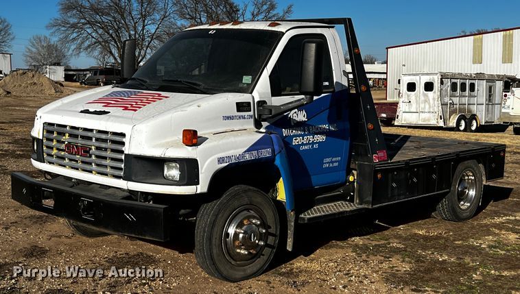 image for item JH9378 2005 GMC C5500  flatbed truck