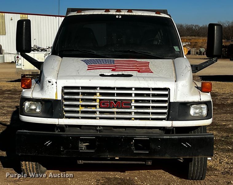 image for item JH9378 2005 GMC C5500  flatbed truck