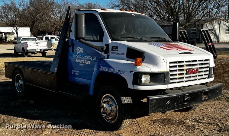 image for item JH9378 2005 GMC C5500  flatbed truck