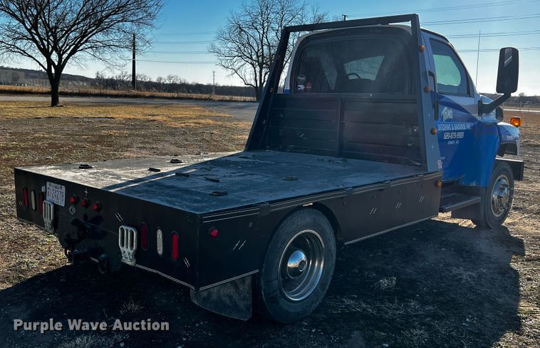 image for item JH9378 2005 GMC C5500  flatbed truck