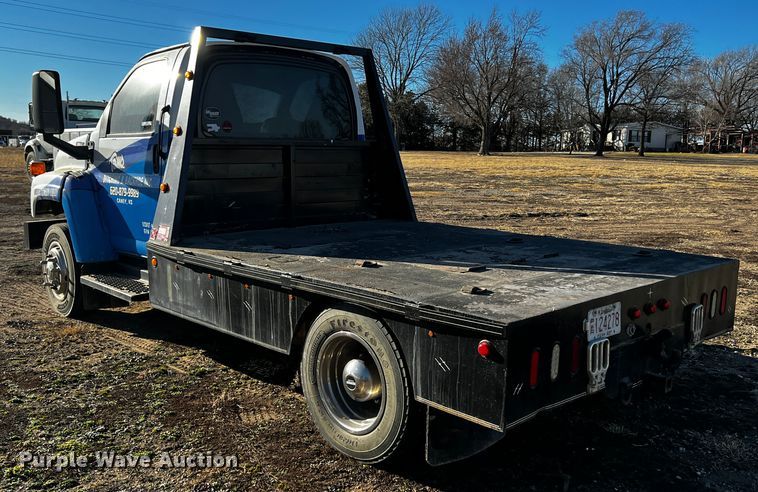 image for item JH9378 2005 GMC C5500  flatbed truck