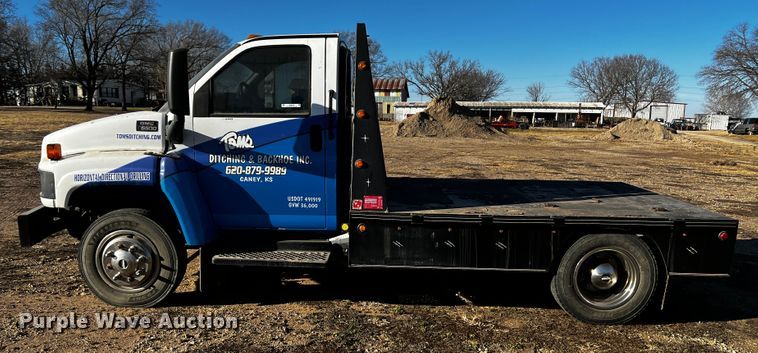image for item JH9378 2005 GMC C5500  flatbed truck