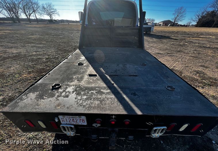 image for item JH9378 2005 GMC C5500  flatbed truck