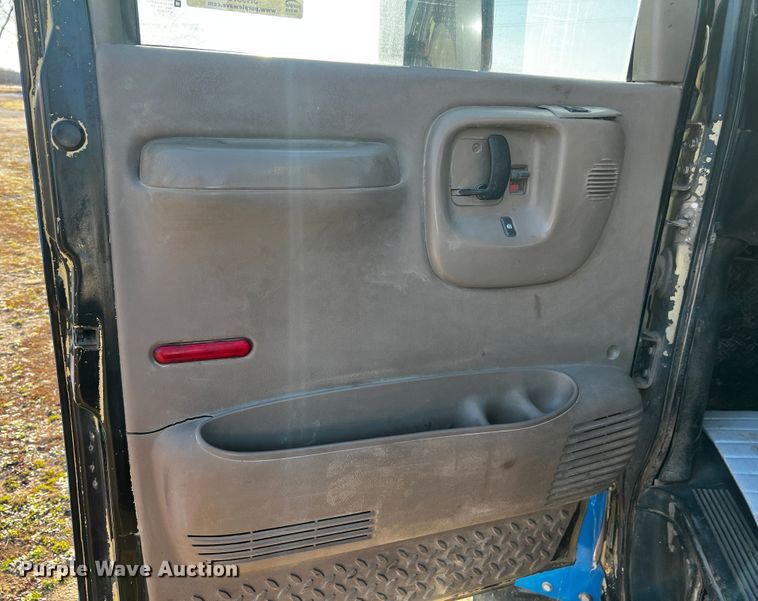 image for item JH9378 2005 GMC C5500  flatbed truck