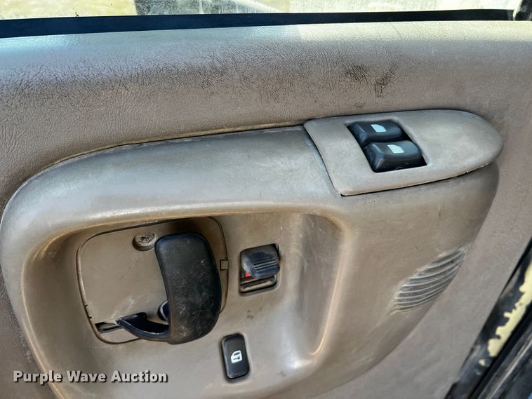 image for item JH9378 2005 GMC C5500  flatbed truck