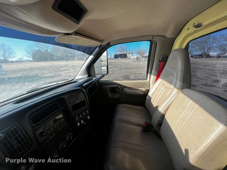 image for item JH9378 2005 GMC C5500  flatbed truck