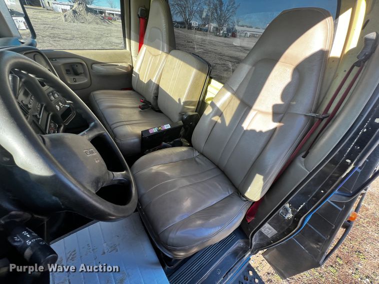 image for item JH9378 2005 GMC C5500  flatbed truck