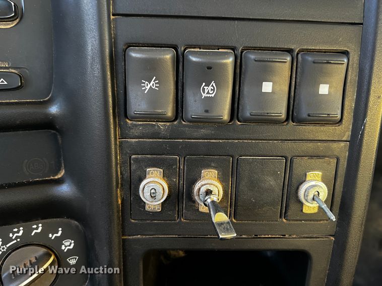 image for item JH9378 2005 GMC C5500  flatbed truck