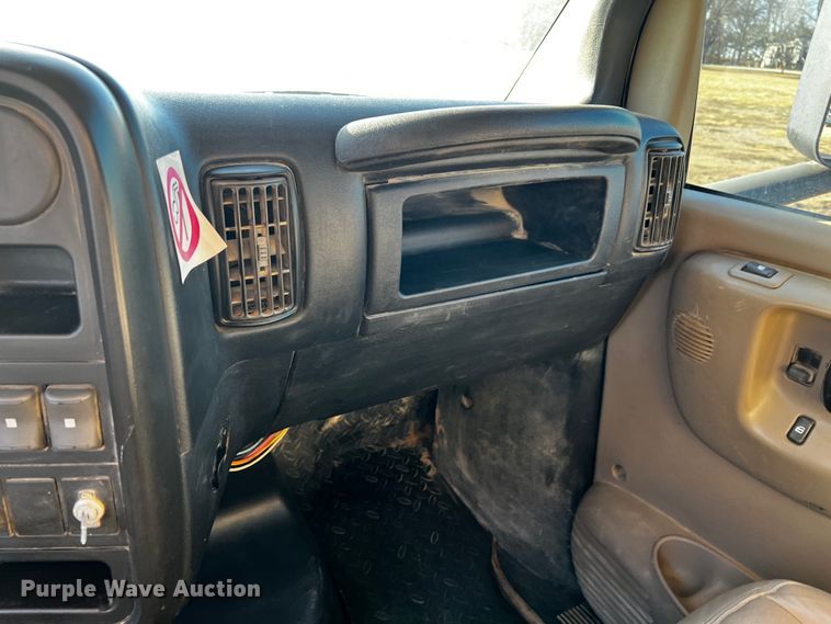 image for item JH9378 2005 GMC C5500  flatbed truck