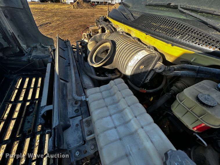 image for item JH9378 2005 GMC C5500  flatbed truck