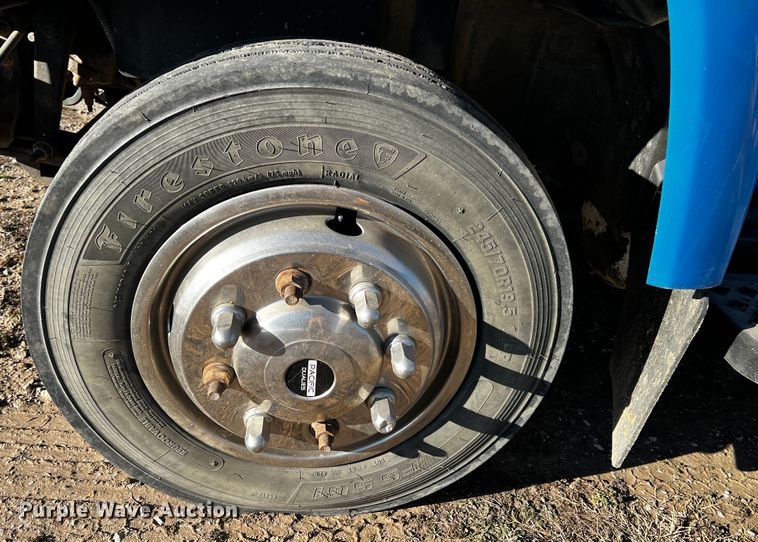 image for item JH9378 2005 GMC C5500  flatbed truck