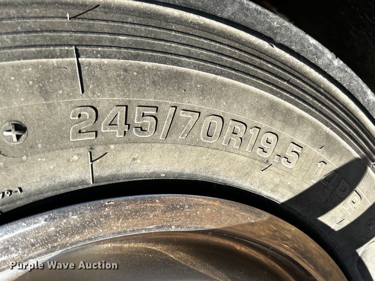 image for item JH9378 2005 GMC C5500  flatbed truck