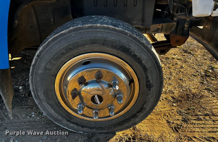 image for item JH9378 2005 GMC C5500  flatbed truck