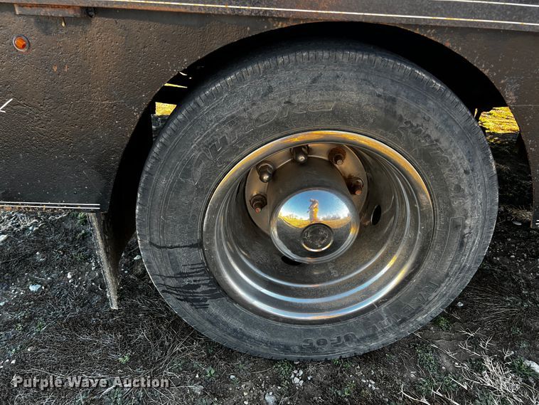 image for item JH9378 2005 GMC C5500  flatbed truck