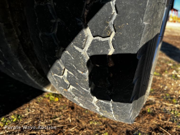 image for item JH9378 2005 GMC C5500  flatbed truck