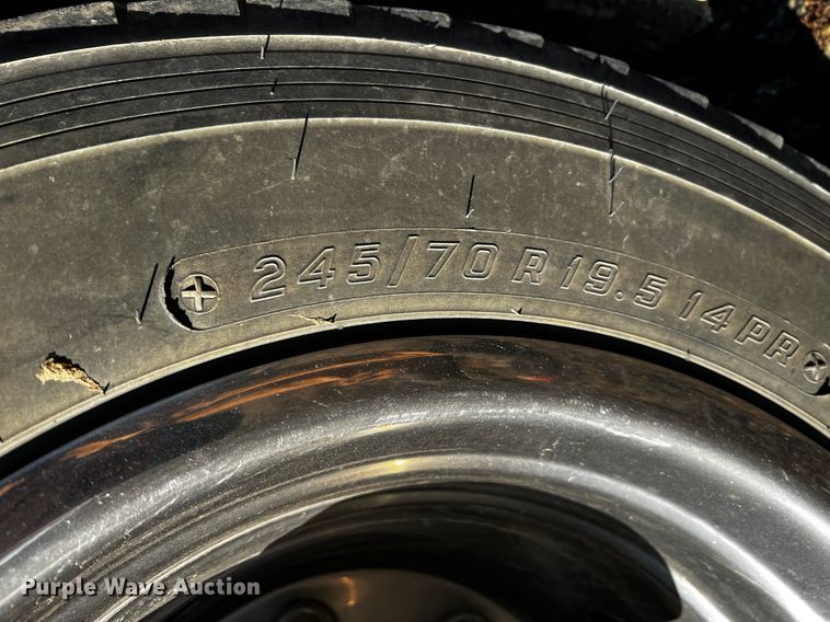 image for item JH9378 2005 GMC C5500  flatbed truck