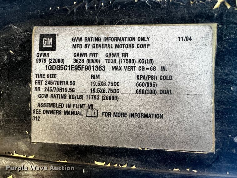 image for item JH9378 2005 GMC C5500  flatbed truck