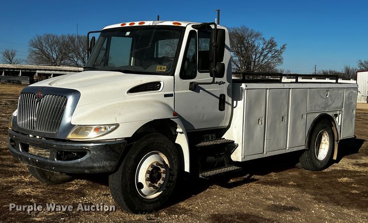 image for item JH9379 2013 International DuraStar 4300  utility / service truck