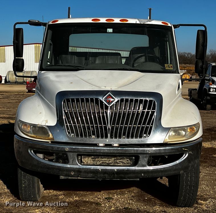 image for item JH9379 2013 International DuraStar 4300  utility / service truck