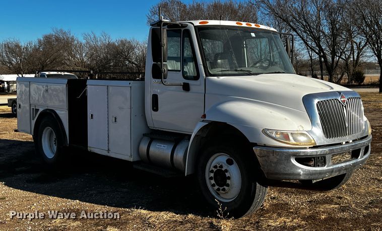 image for item JH9379 2013 International DuraStar 4300  utility / service truck