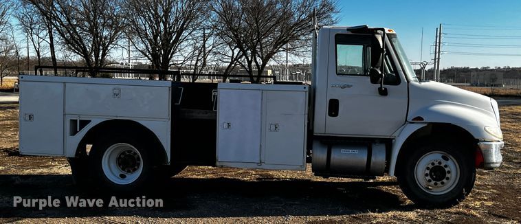 image for item JH9379 2013 International DuraStar 4300  utility / service truck