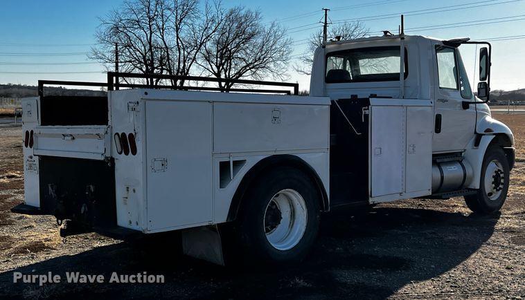 image for item JH9379 2013 International DuraStar 4300  utility / service truck