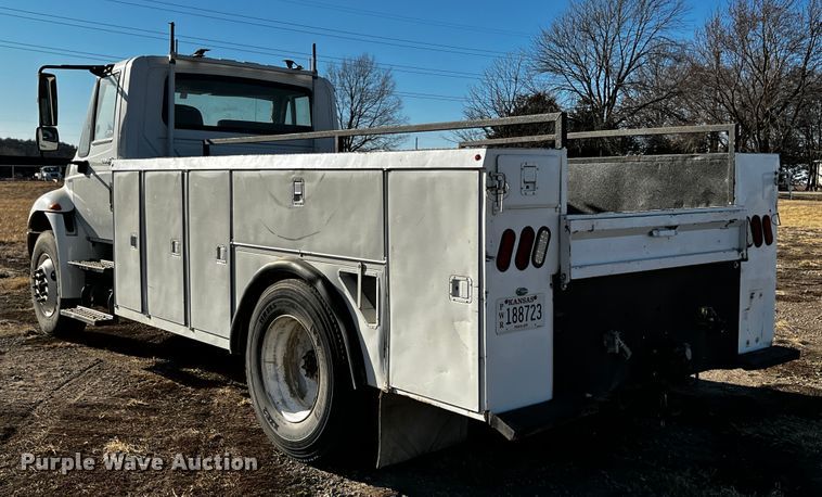 image for item JH9379 2013 International DuraStar 4300  utility / service truck