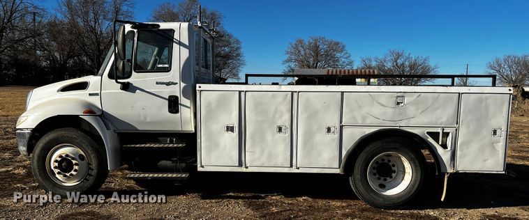 image for item JH9379 2013 International DuraStar 4300  utility / service truck