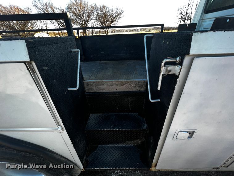 image for item JH9379 2013 International DuraStar 4300  utility / service truck