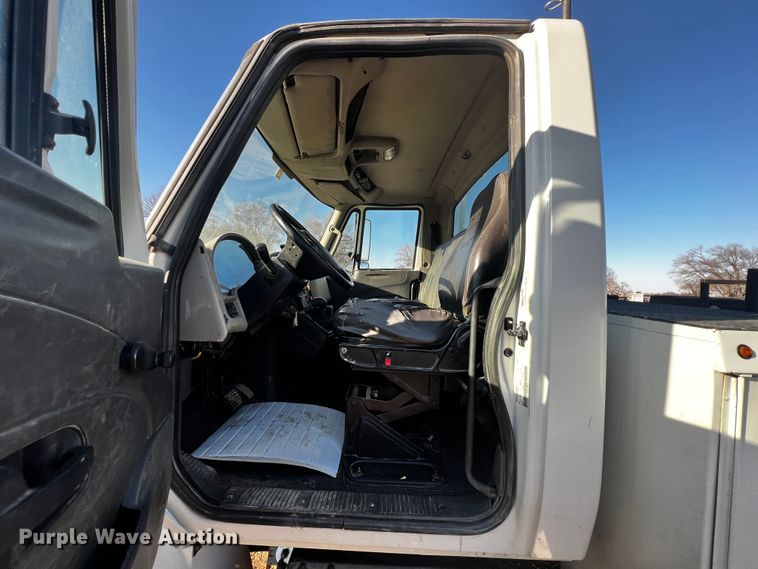 image for item JH9379 2013 International DuraStar 4300  utility / service truck