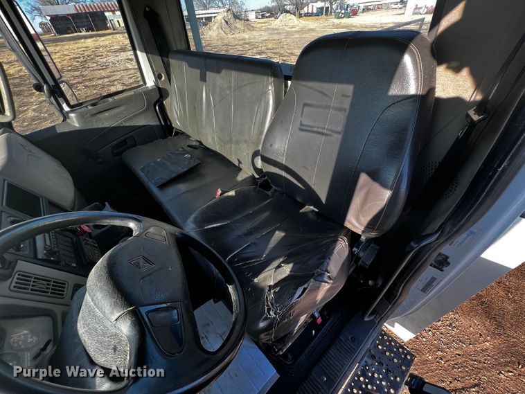 image for item JH9379 2013 International DuraStar 4300  utility / service truck