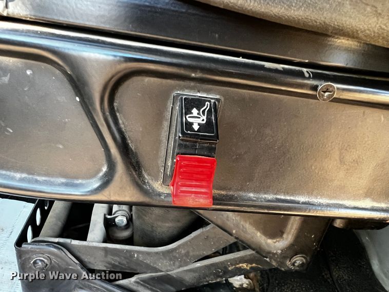 image for item JH9379 2013 International DuraStar 4300  utility / service truck