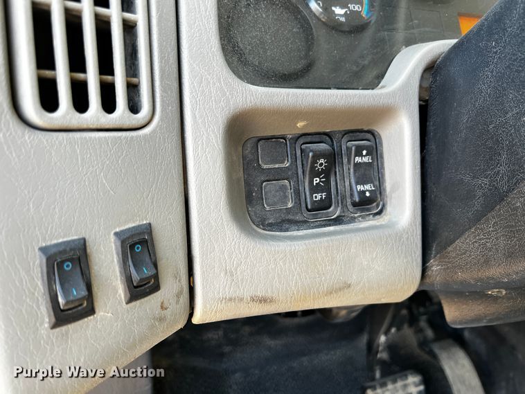 image for item JH9379 2013 International DuraStar 4300  utility / service truck