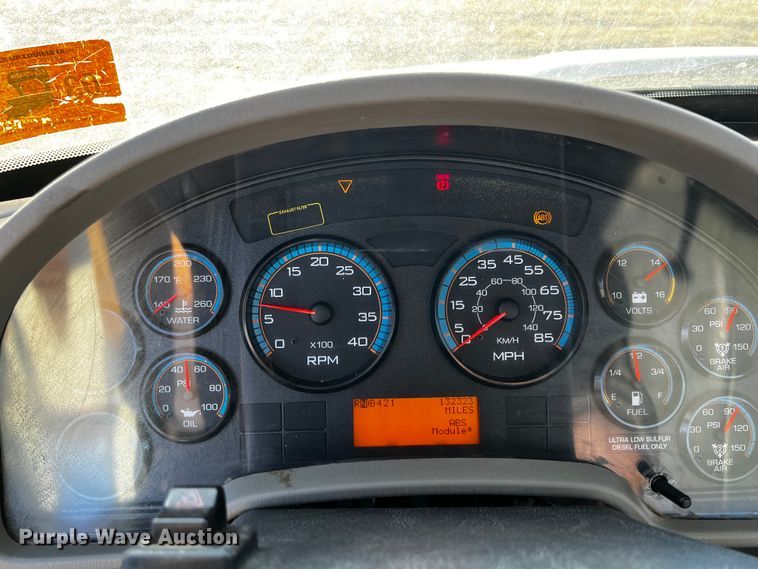 image for item JH9379 2013 International DuraStar 4300  utility / service truck