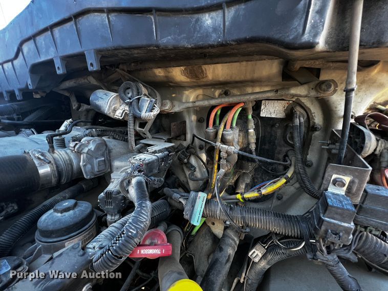 image for item JH9379 2013 International DuraStar 4300  utility / service truck