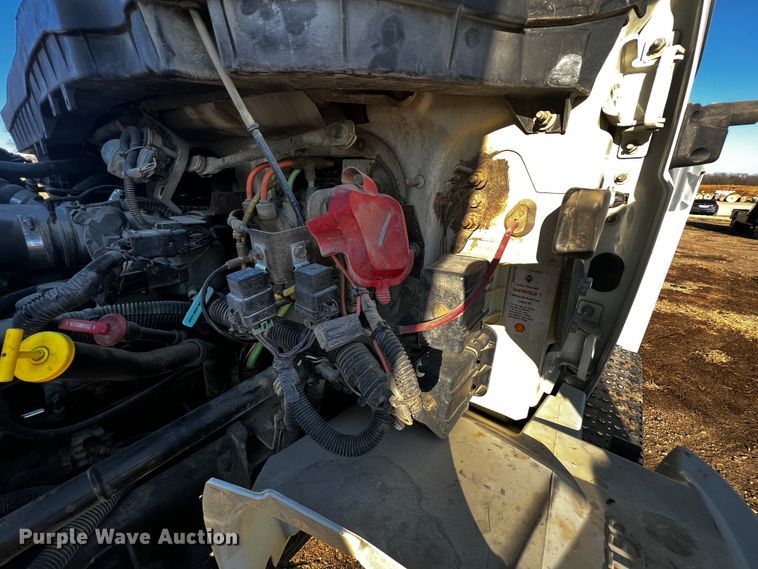 image for item JH9379 2013 International DuraStar 4300  utility / service truck