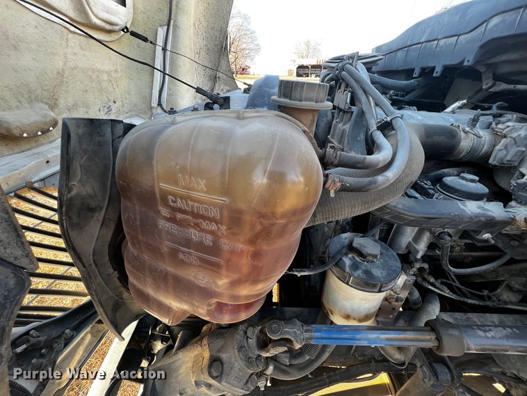 image for item JH9379 2013 International DuraStar 4300  utility / service truck