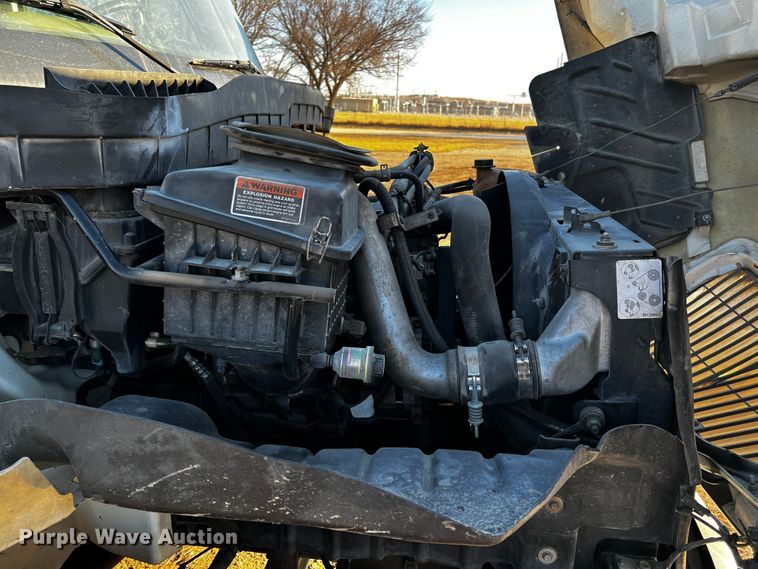 image for item JH9379 2013 International DuraStar 4300  utility / service truck