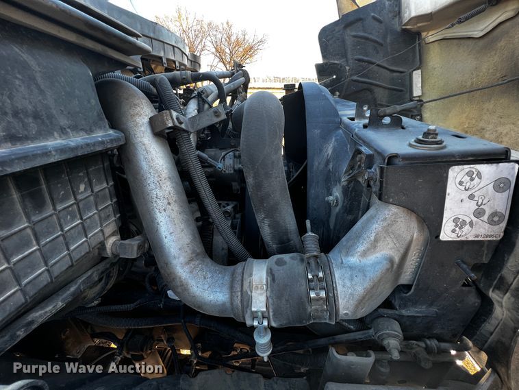 image for item JH9379 2013 International DuraStar 4300  utility / service truck