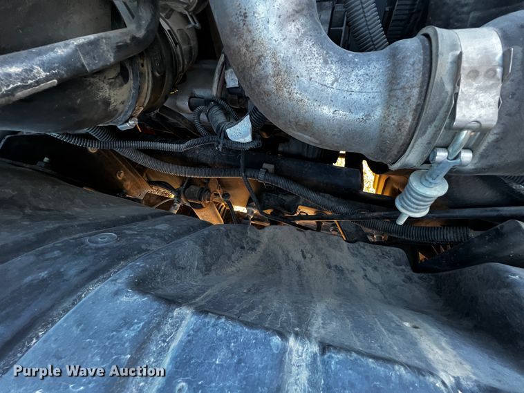 image for item JH9379 2013 International DuraStar 4300  utility / service truck