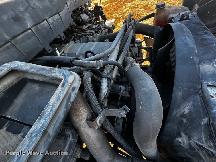 image for item JH9379 2013 International DuraStar 4300  utility / service truck