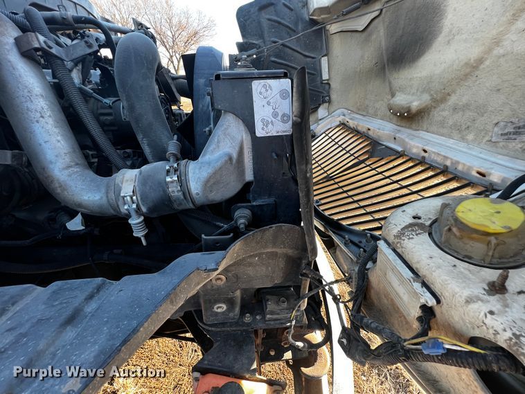 image for item JH9379 2013 International DuraStar 4300  utility / service truck