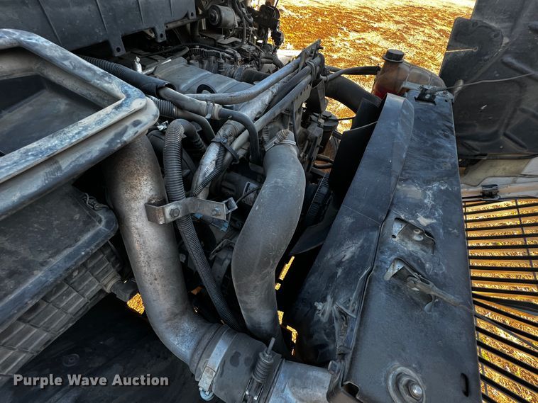 image for item JH9379 2013 International DuraStar 4300  utility / service truck