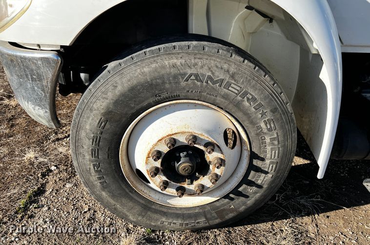 image for item JH9379 2013 International DuraStar 4300  utility / service truck